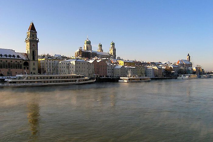 Passau im Winter - Dreiflüssestadt Skyline im Bayerischen Wald